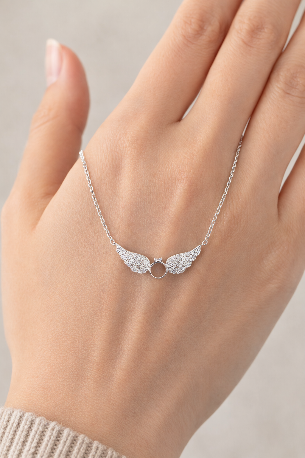 قلادة الأجنحة الملكية بحجر الزركون – Silver Wings Necklace