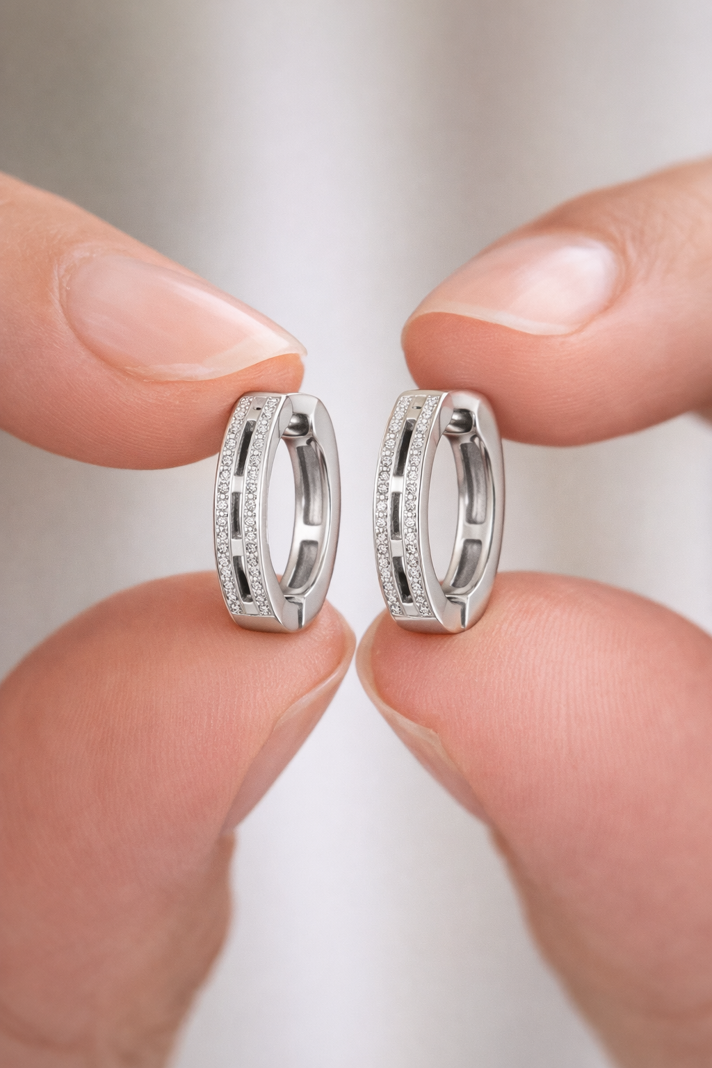 حلق بتصميم دائري من الفضه عيار 925