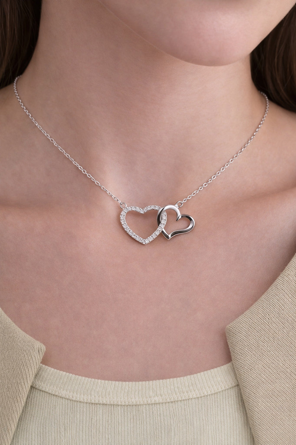 قلادة من الفضة بتصميم قلبين متشابكان من الفضه الاصليه عيار 925