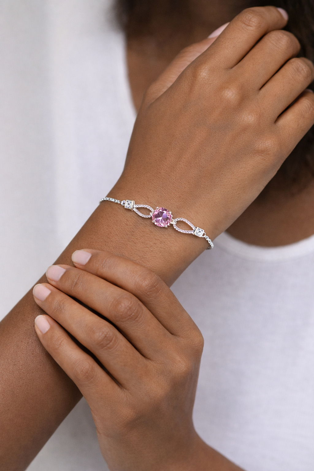 إسوارة إنفينيتي حجر وردي – فضة 925 مرصعة بزركون لامع