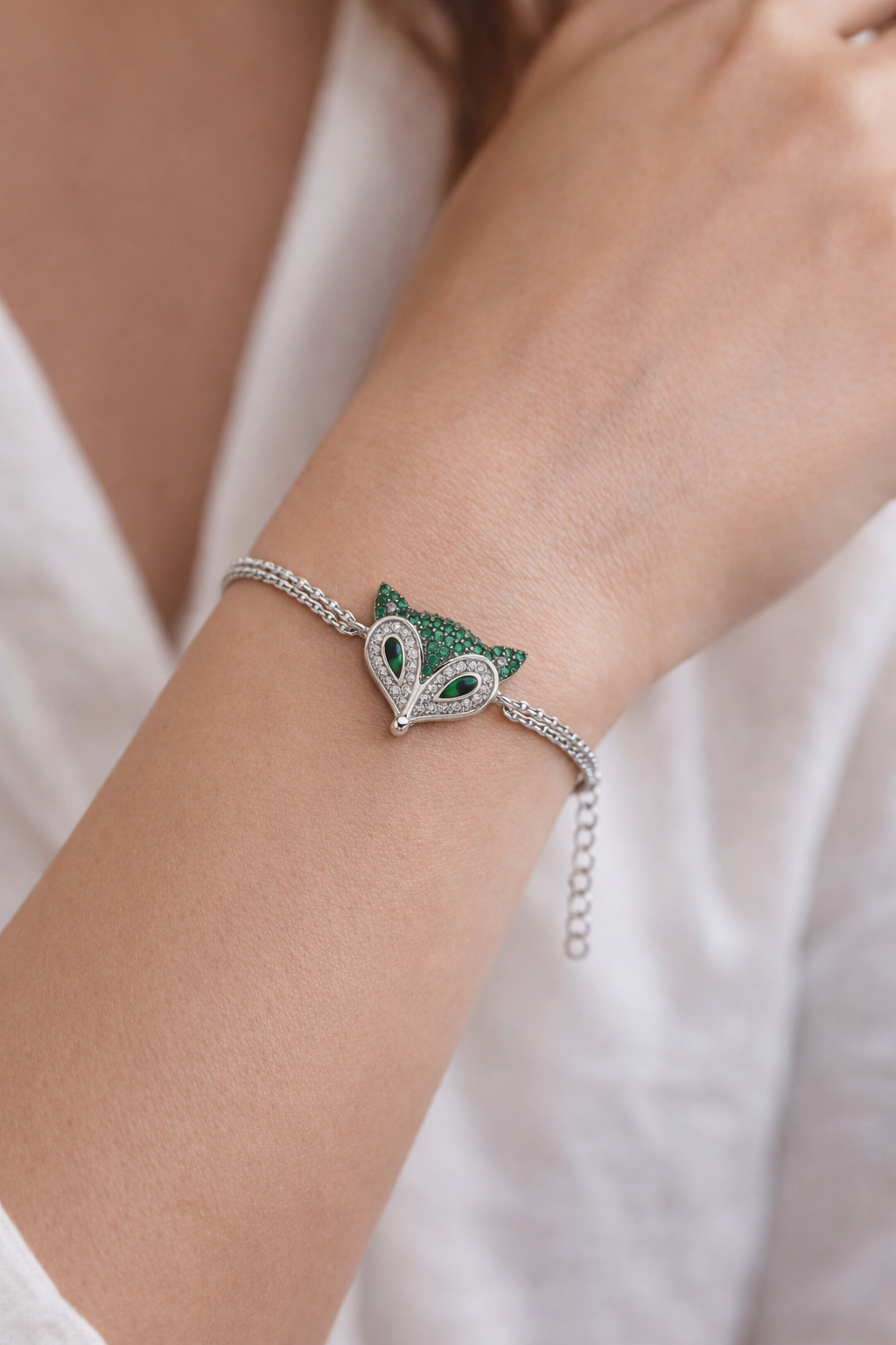 سوار الثعلب الملكي الأخضر – Royal Emerald Fox Bracelet