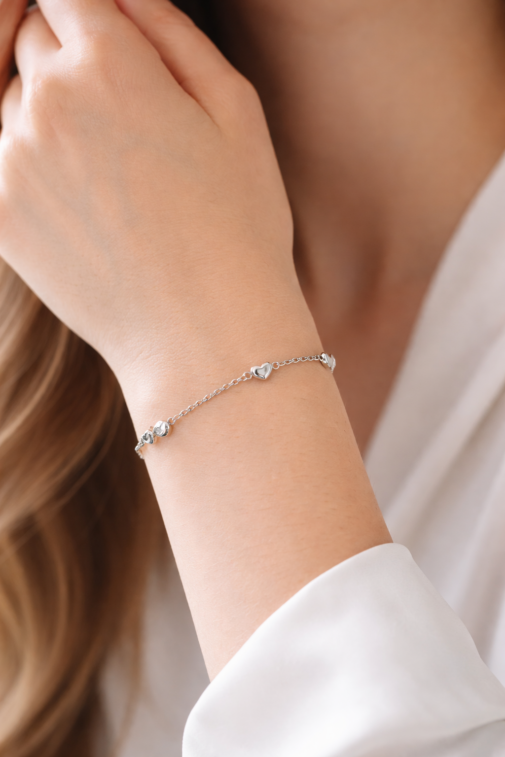 اسوارة إنفينيتي القلوب – فضة عيار 925
Infinity Hearts Bracelet – 925 Sterling Silver
