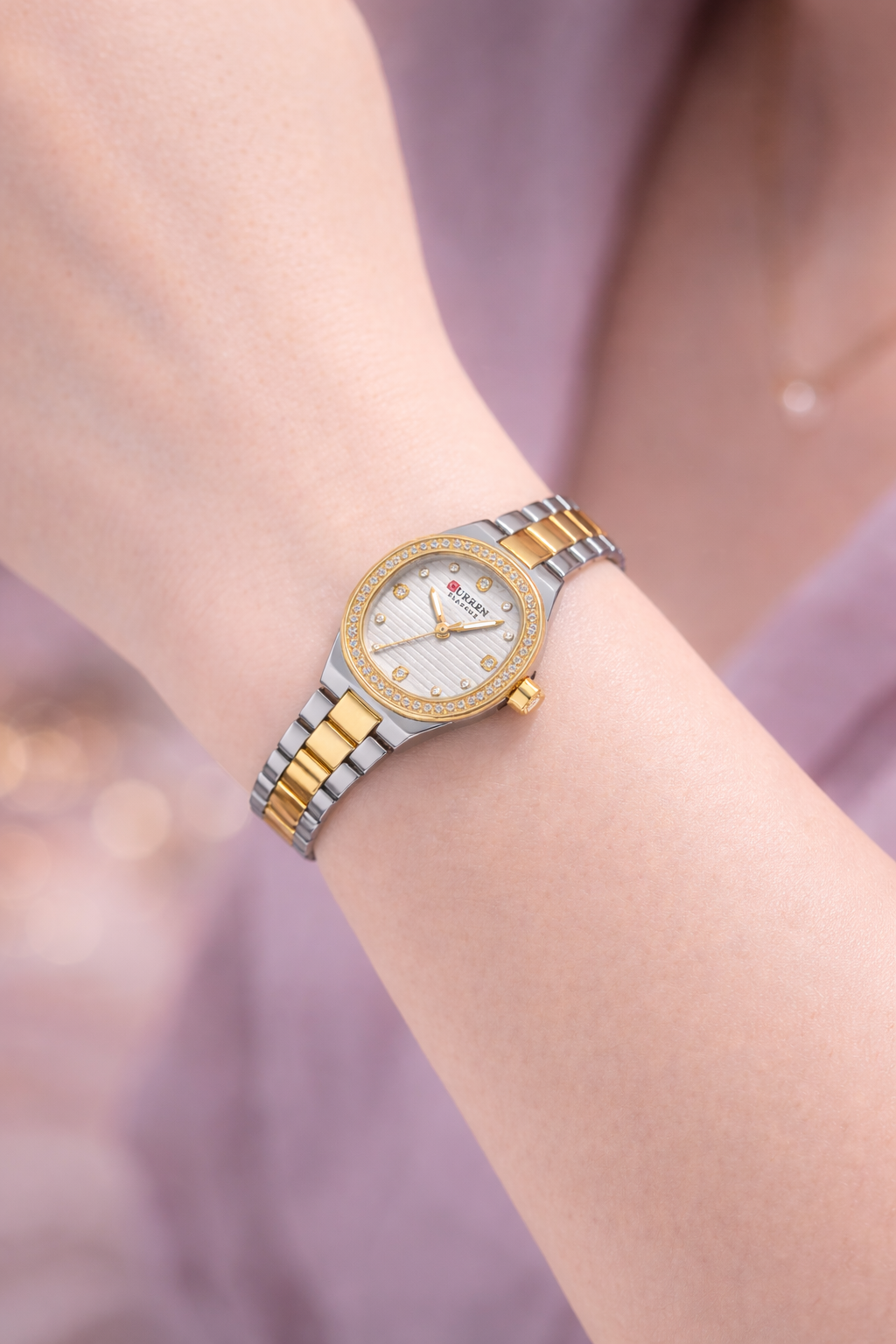 ساعة CURREN Blanche النسائية – فخامة الكريستال بتصميم ثنائي اللون