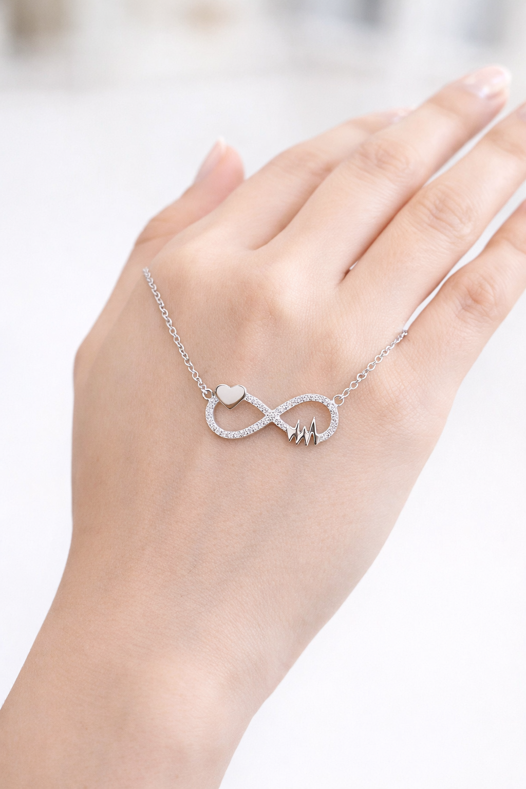 قلادة إنفينيتي نبض القلب – Silver Infinity Heartbeat Necklace