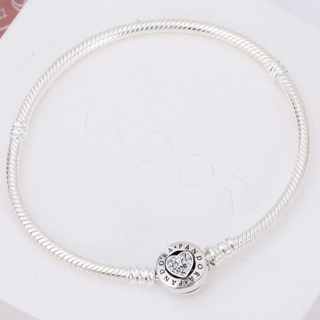 سوار pandora مرصع باحجار الزيركون اللامعة