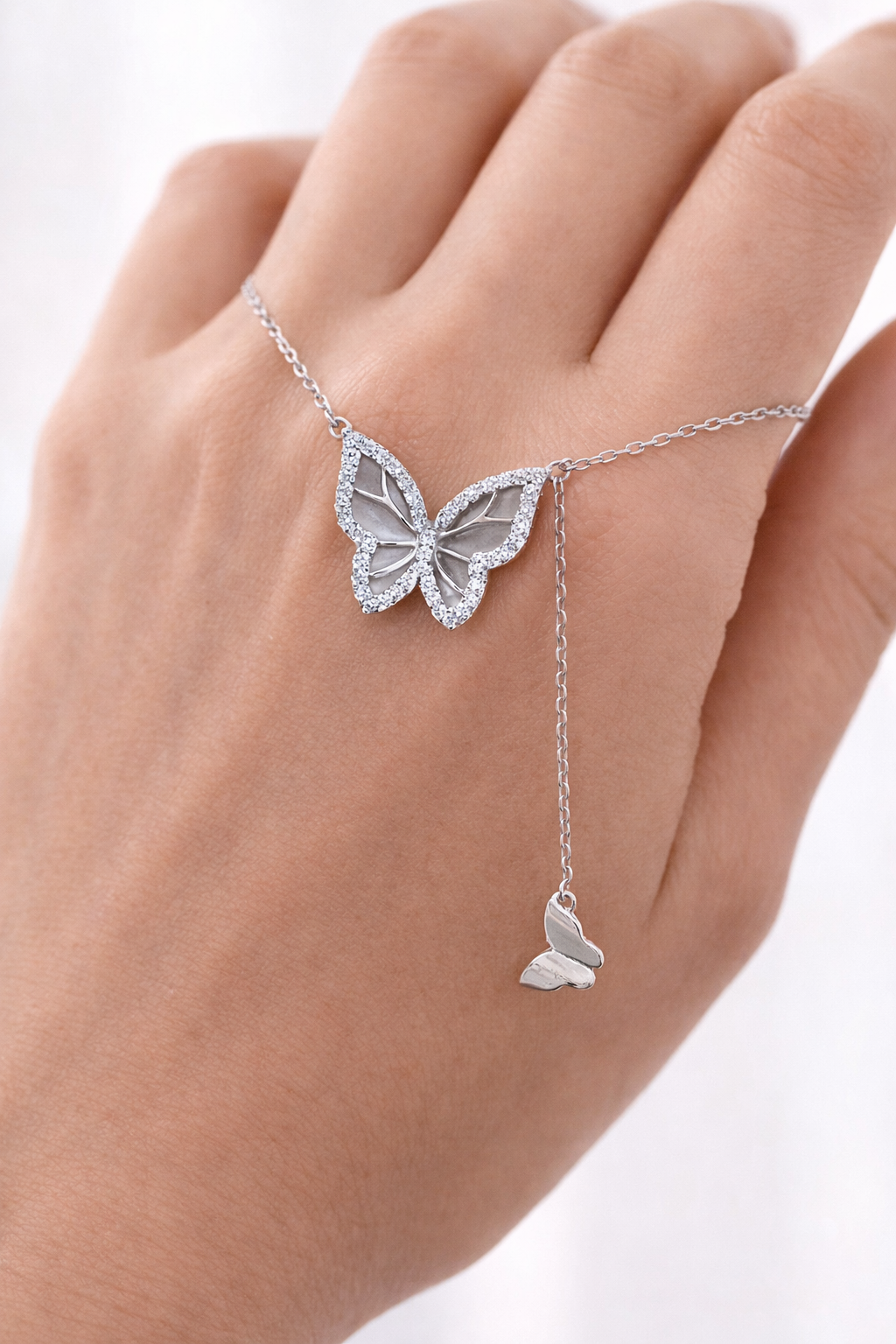 عقد الفراشة الفضي المرصّع 925 – Butterfly Elegance Necklace