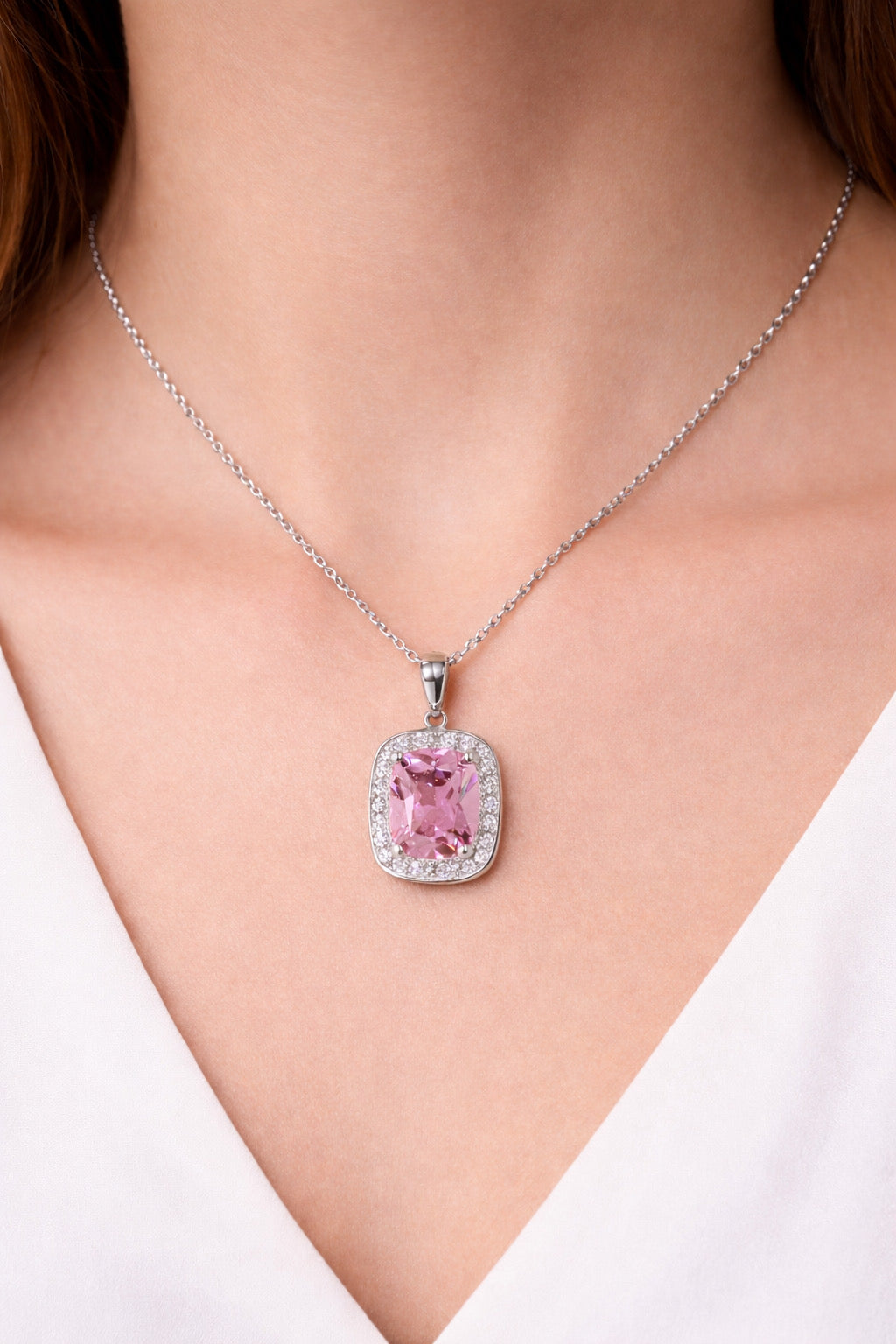 قلاده باللون الوردي من الفضه عيار 925