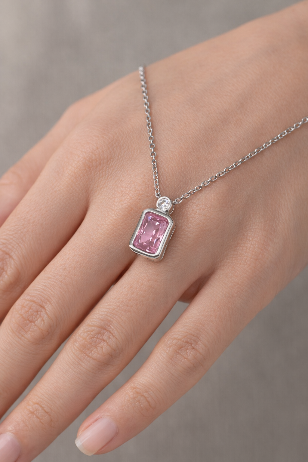 قلادة الياقوت الوردي الأنيقة – Pink Radiance Necklace